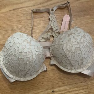34d. Beige bra. Never worn.